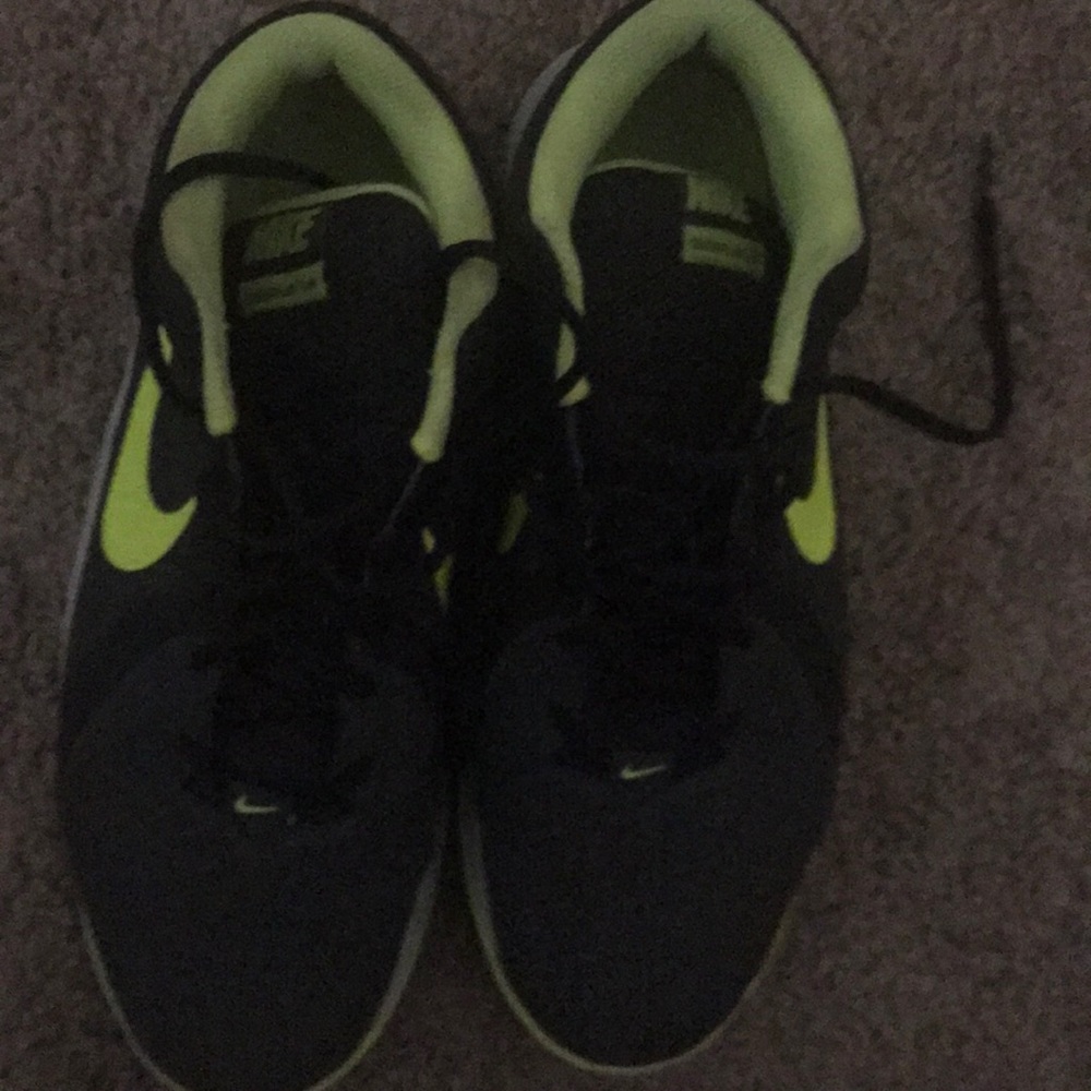 Basketball shoe